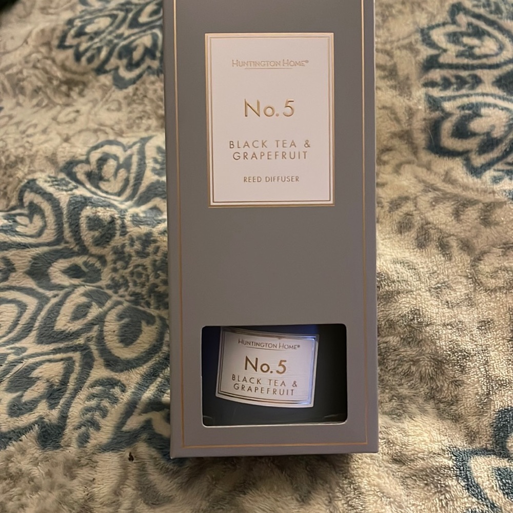 NIB No. 5 Huntington home black tea and grapefruit reed diffuser